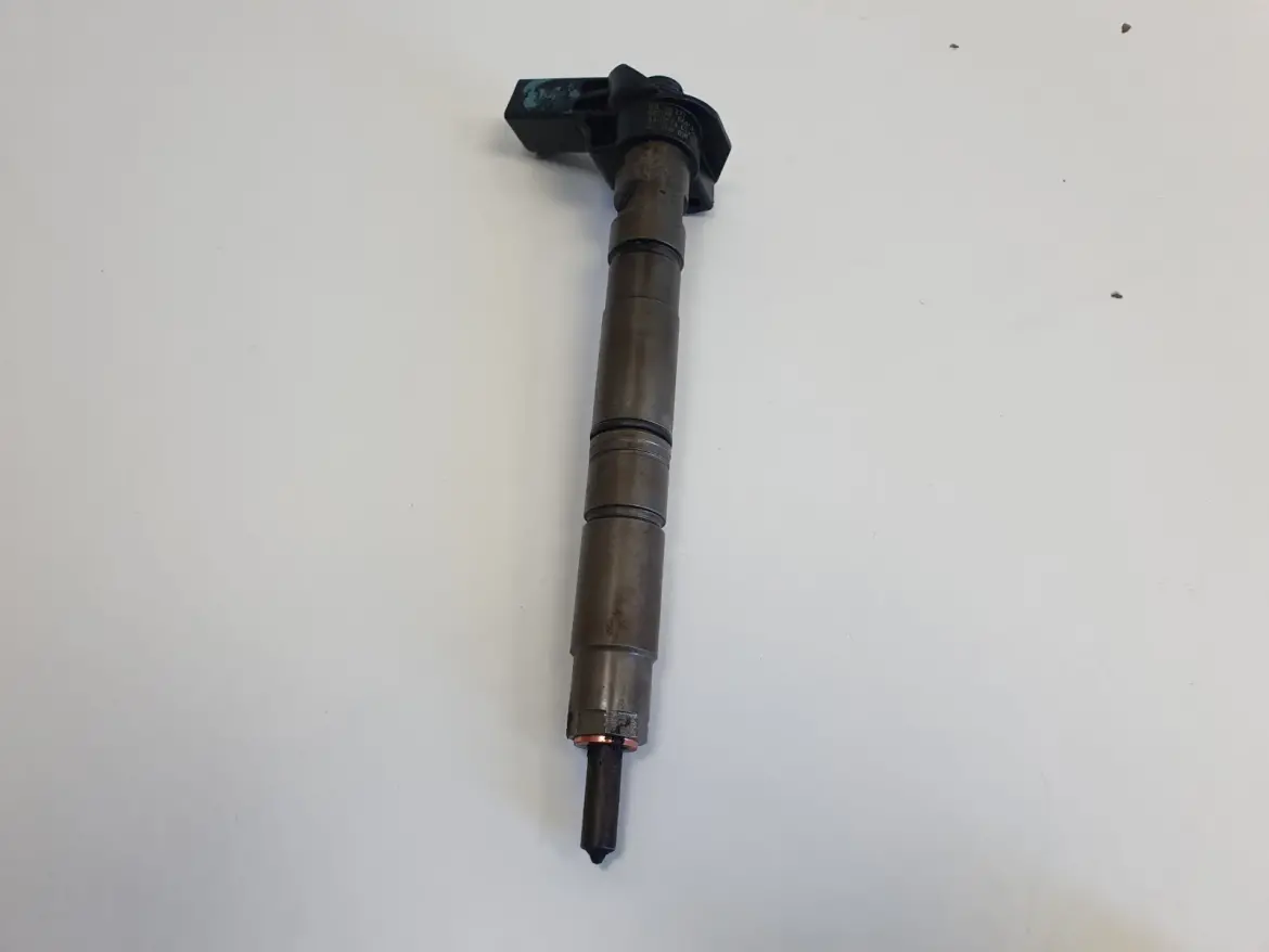 Audi A4 B8 2.0 TDI WTRYSKIWACZ wtrysk 03L130277 0445116030
