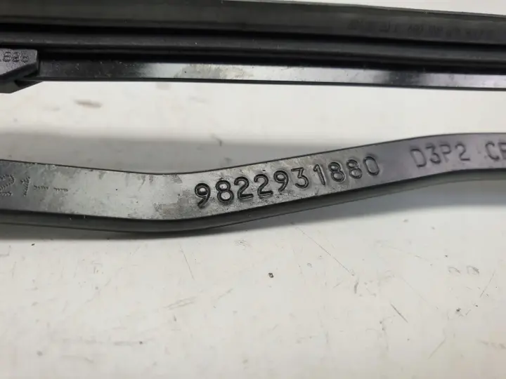 Opel Corsa F PRAWE RAMIE WYCIERACZKI przód