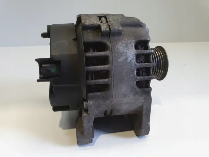 Renault Megane II 1.9 DCI ALTERNATOR 8200290217 valeo 125A