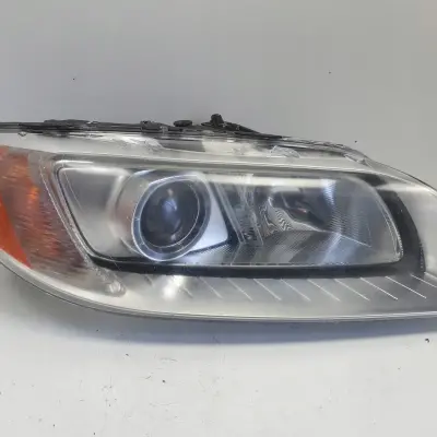 Volvo V70 III XC70 S80 II XENON PRZEDNIA LAMPA PRAWA prawy przód 31214348