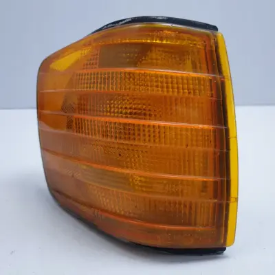 Mercedes W126 COUPE SEC PRAWY KIERUNKOWSKAZ Przód