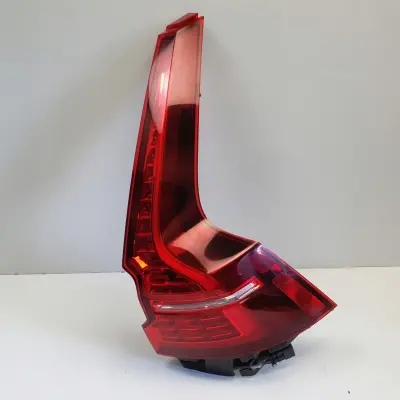 Volvo V60 II 18-24r TYLNIA TYLNA LAMPA PRAWA prawy tył 32291359