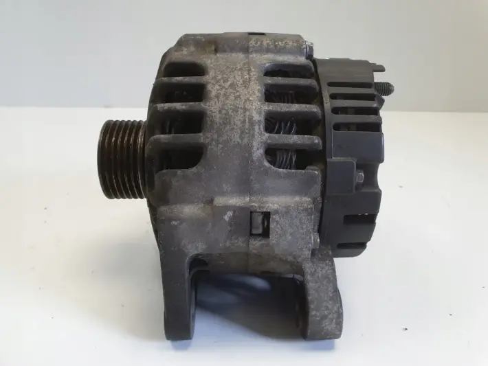 Renault Laguna II 1.8 16V ALTERNATOR 8200153710 100A valeo