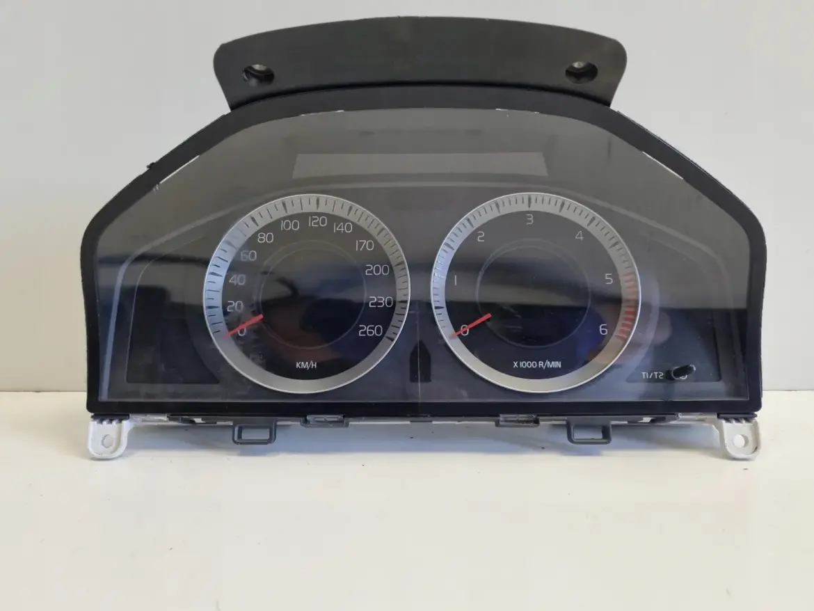 Volvo S80 II V70 III XC70 II 2.4 Diesel LICZNIK ZEGARY Europa 31270901AA