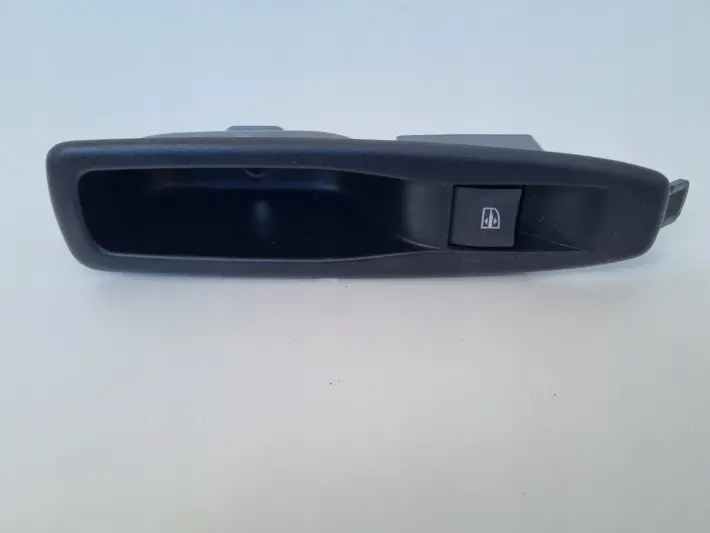 Renault Captur I Clio IV PRZEŁĄCZNIK SZYB panel włącznik 82950721R
