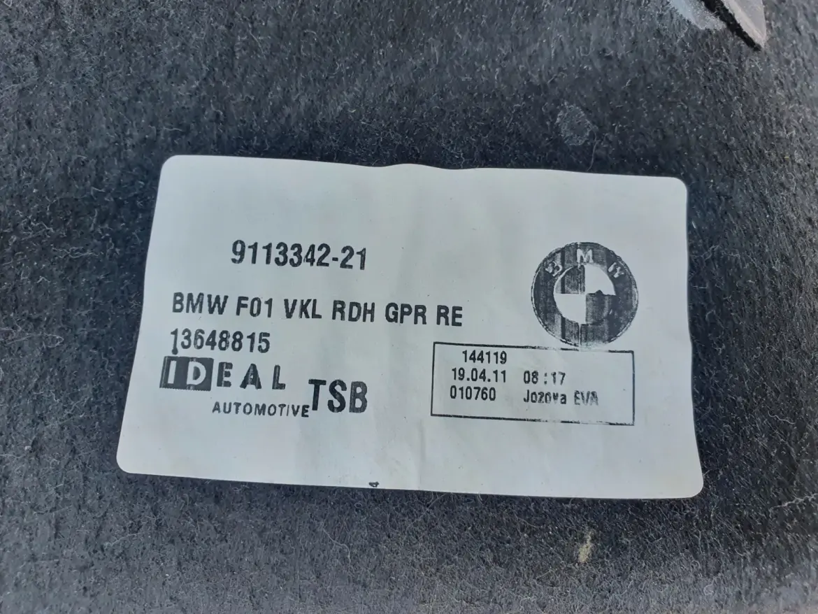 BMW F01 F02 PRAWY BOCZEK BAGAŻNIKA Wykładzina