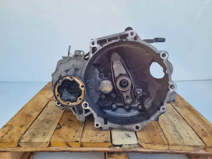 VW Passat B6 1.9 TDI SKRZYNIA BIEGÓW manualna JCR manual