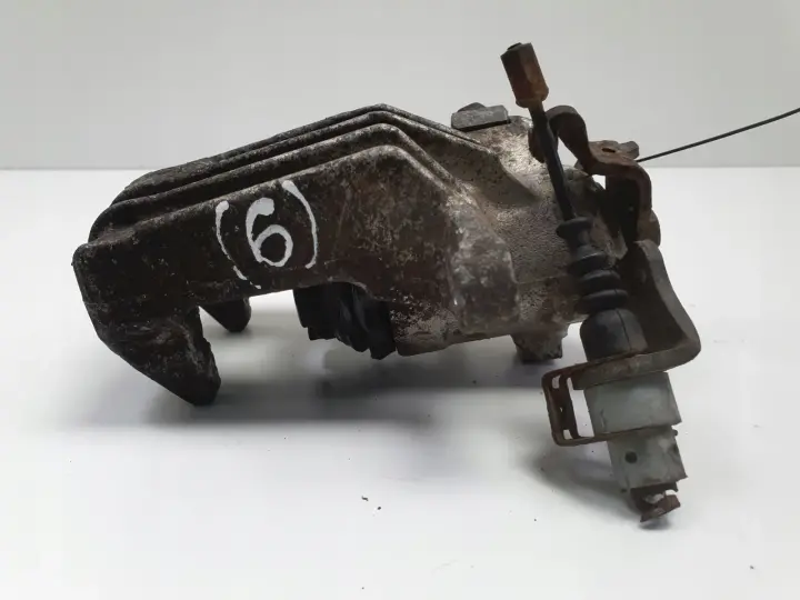 VW Golf IV Bora Audi A3 LEWY ZACISK HAMULCOWY tył kierowcy Lucas