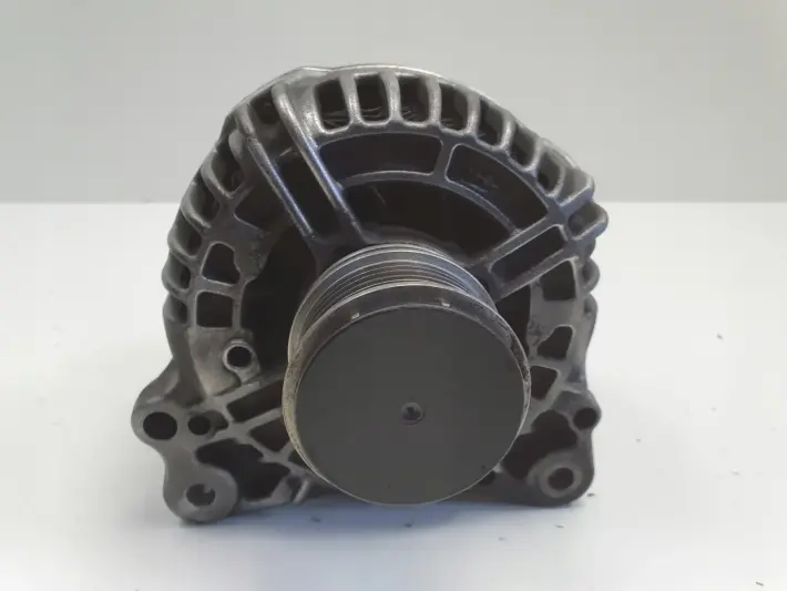 Audi A3 8P VW Golf V 1.9 TDI ALTERNATOR bosch 038903024F 120A