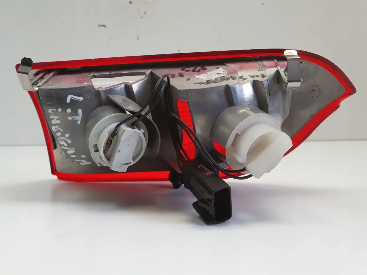 Opel Insignia A kombi TYLNIA TYLNA LAMPA LEWA lewy tył w klape 13226854