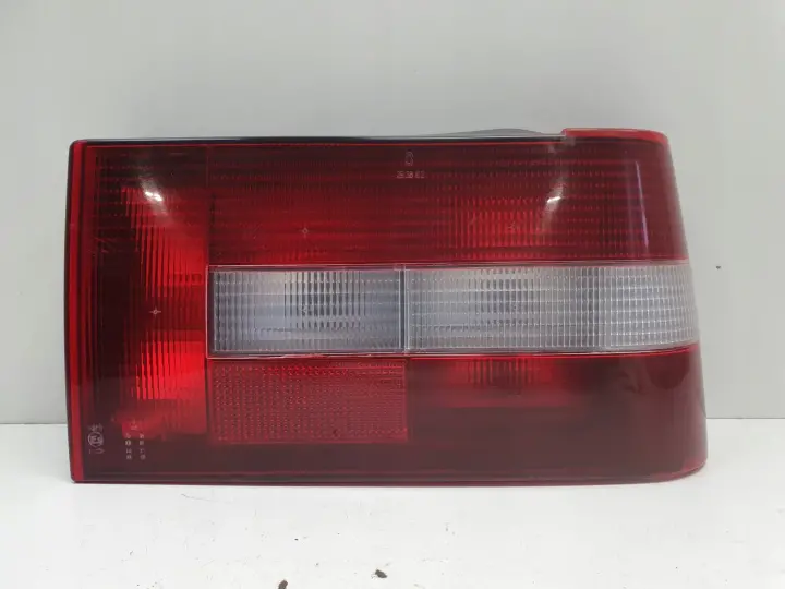 Volvo 440 460 91-96r TYLNIA TYLNA LAMPA PRAWA prawy tył pasażera ŁADNA