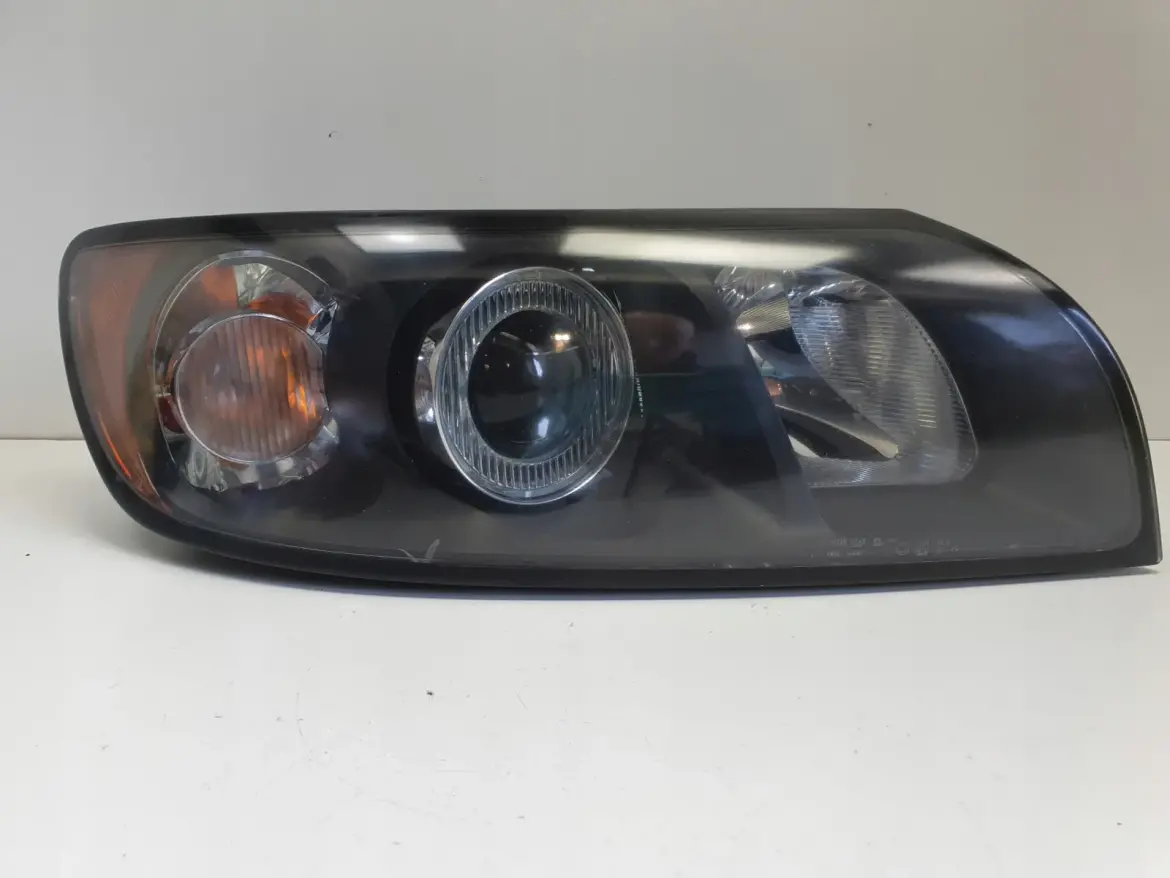 Volvo V50 S40 II PRZEDNIA LAMPA PRAWA prawy przód EUROPA ŁADNA 30698874