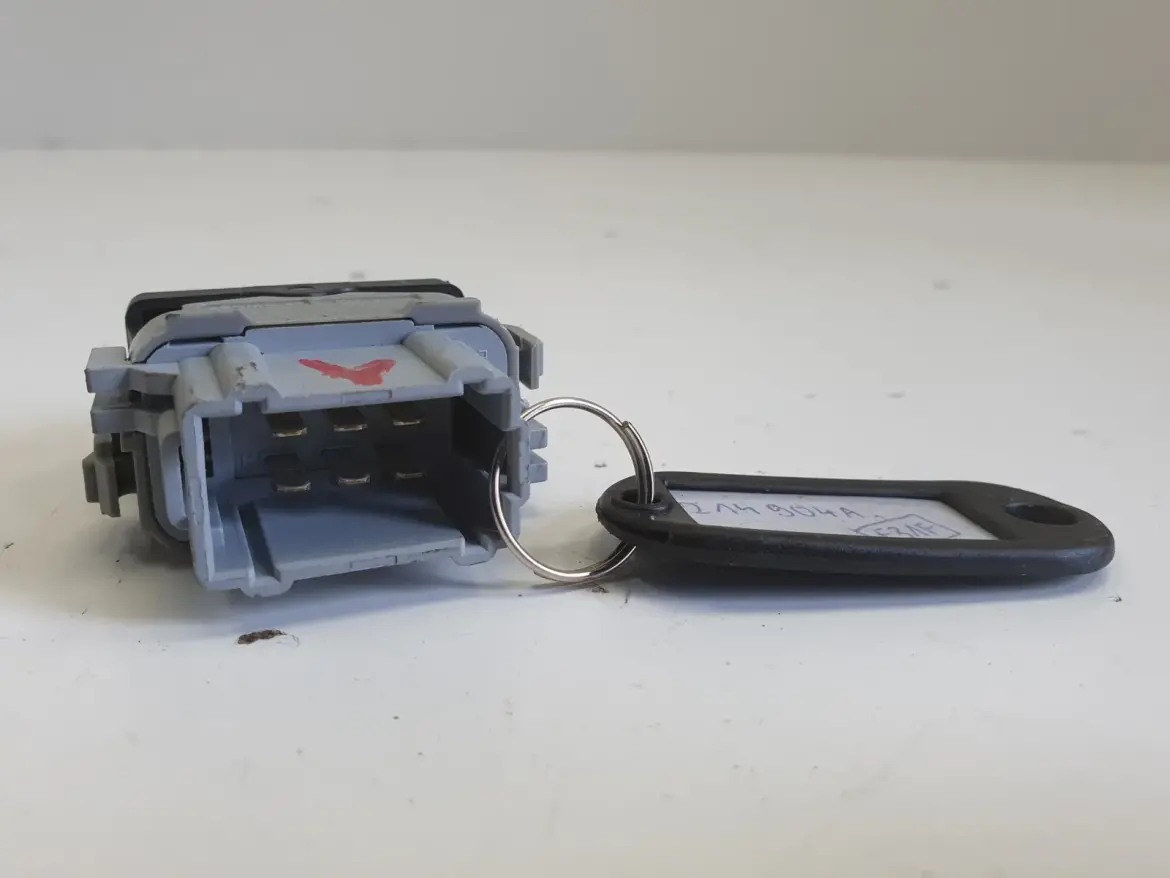 Renault Dacia WŁĄCZNIK PRZEŁĄCZNIK PODGRZEWANIA FOTELA panel 214904A