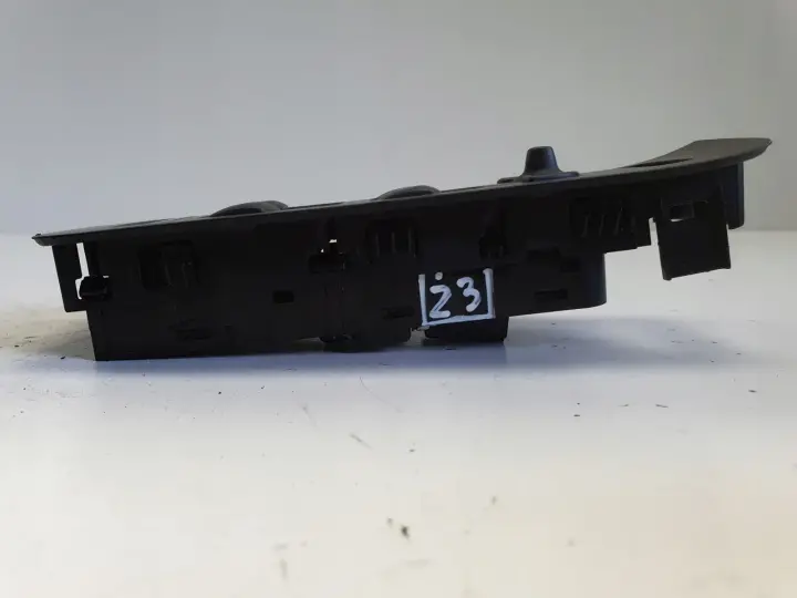 Volvo V40 II LEWY PANEL STEROWANIA SZYBAMI szyb przełącznik 31453232