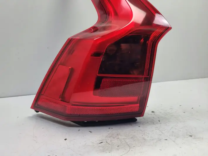 Volvo V90 II TYLNIA TYLNA LAMPA LEWA lewy tył oryginał 32293876