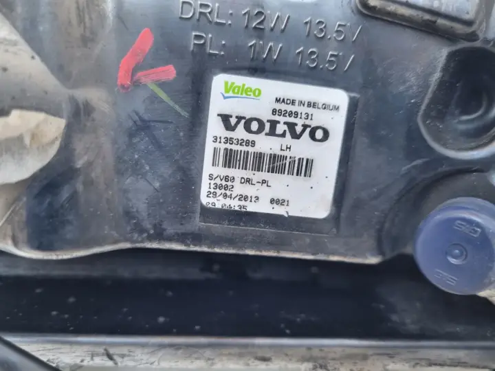Volvo S60 II V60 LIFT PRZEDNI HALOGEN LEWY PRZÓD kierowcy LED DRL 31353289