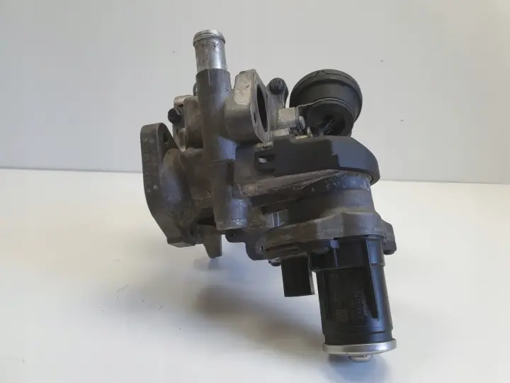 f6551b209021e5c254e7f3af9e23e827