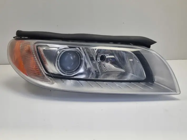 Volvo V70 III XC70 PRZEDNIA LAMPA PRAWA PRAWY PRZÓD XENON SKRĘTNY 31383541