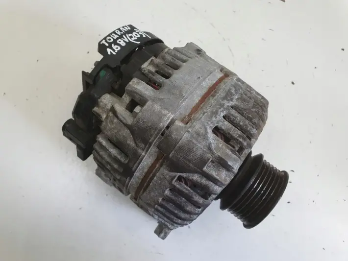 VW Touran 1.6 8V ALTERNATOR bosch 06A903026B 70A