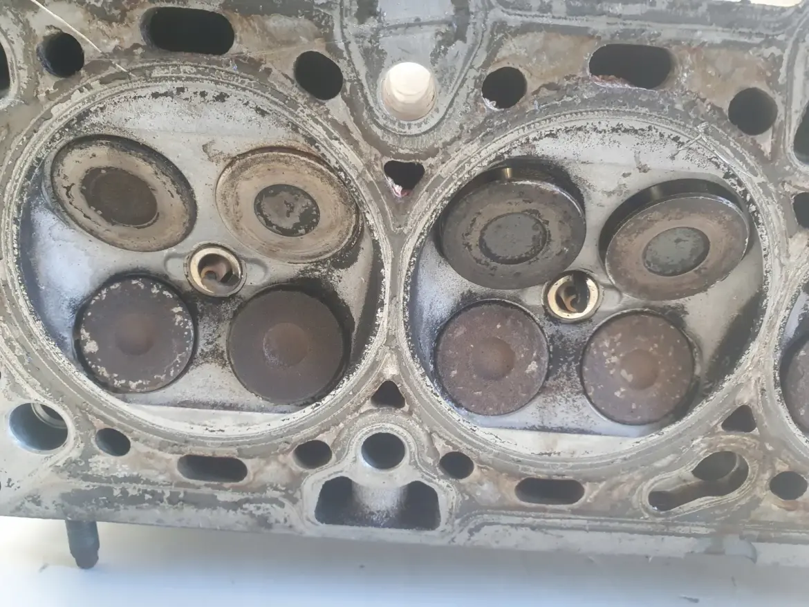 Opel Zafira B Astra J 1.6 16V A16XER GŁOWICA CYLINDRÓW 55559340