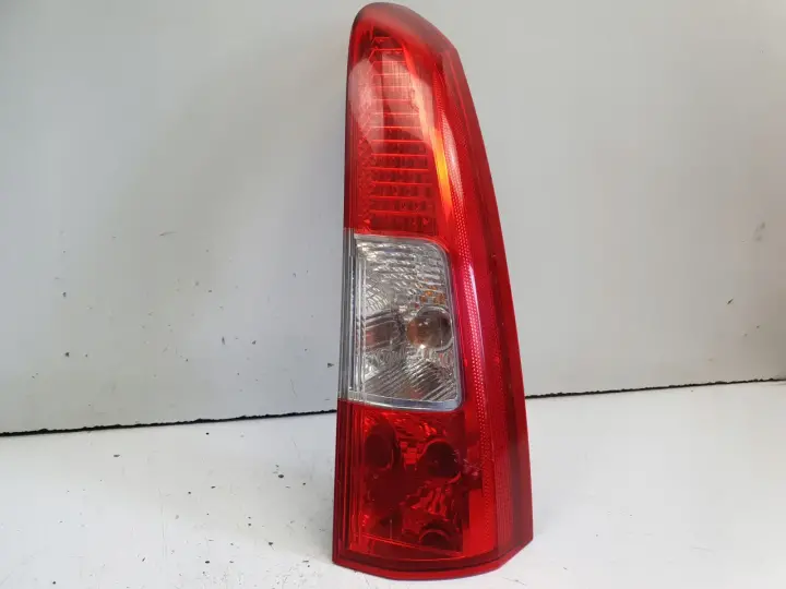 Volvo V70 II XC70 I LIFT TYLNA LAMPA PRAWA prawy tył pasażera