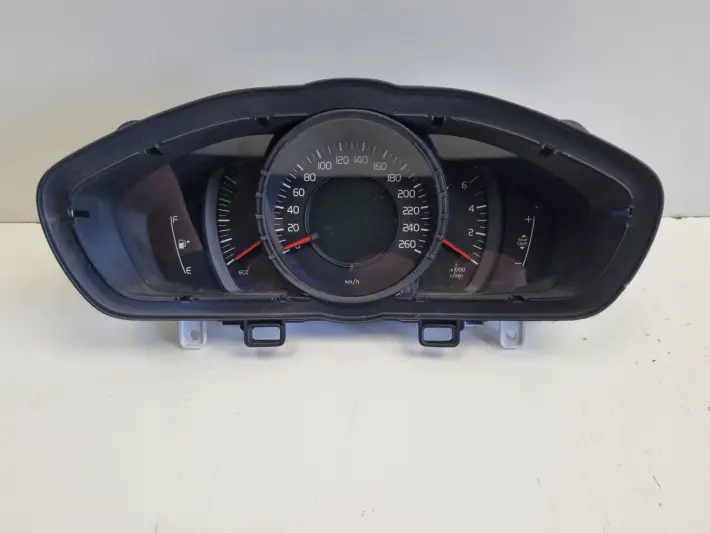 Volvo V40 II lift LICZNIK ZEGARY Europa 31453103