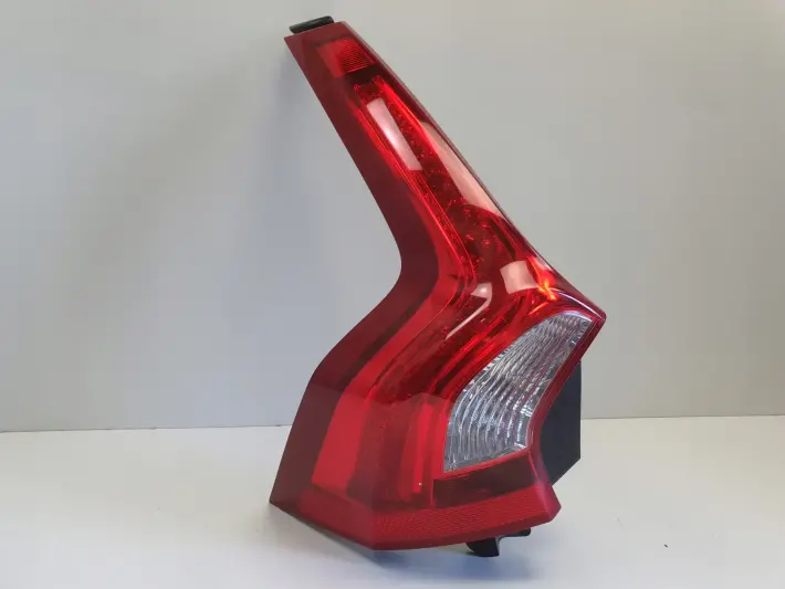 Volvo V60 I 10-18r TYLNIA TYLNA LAMPA LEWA lewy tył 31214963