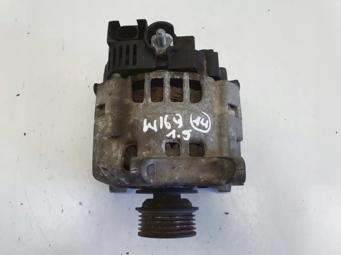 Mercedes W169 1.5 8V ALTERNATOR A2661540802 90A valeo