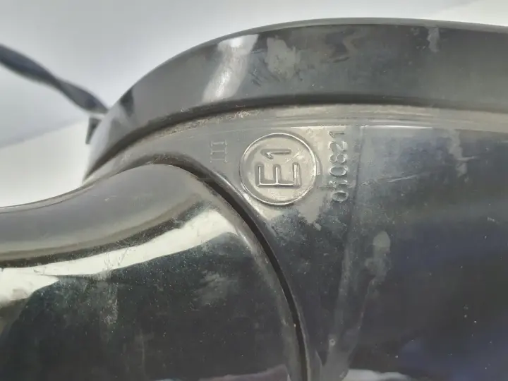 Mercedes CLS W219 04-10r LUSTERKO PRAWE PASAŻERA 9+4 13 podświetlany spód