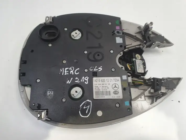 Mercedes CLS C219 W219 LAMPKA OŚWIETLENIA KABINY Wnętrza A2198201201