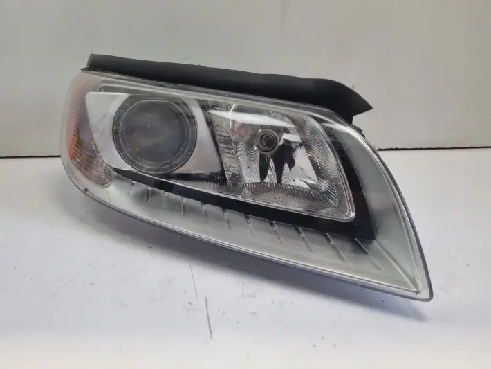 Volvo V70 III S80 II PRZEDNIA LAMPA PRAWA prawy przód XENON 8635076