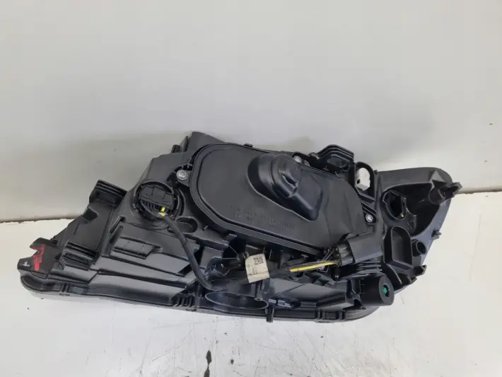 Volvo XC60 13-17r LIFT PRZEDNIA LAMPA PRAWA PRAWY PRZÓD LED europa