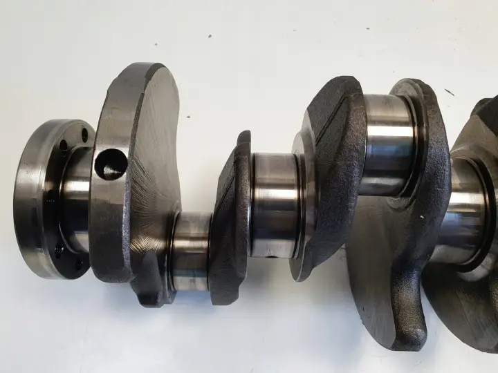 Volvo S40 II V50 2.0 D WAŁ KORBOWY 30725118 D4204T