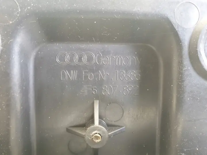 Audi A6 C6 sedan ŚLIZG ZDERZAKA prawy tył Pasażera