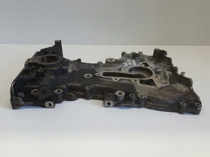 Opel Corsa D 1.2 1.4 16V OBUDOWA ROZRZĄDU osłona POMPA OLEJU 55556309