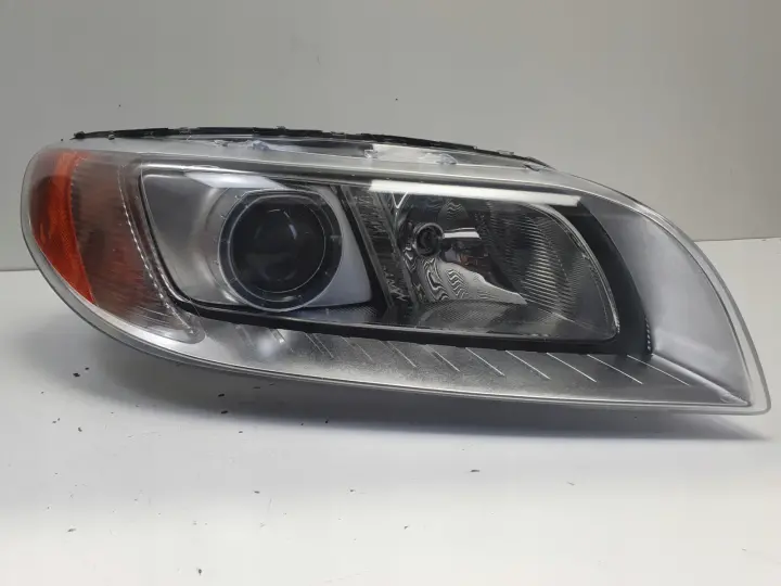 Volvo V70 III XC70 S80 II XENON PRZEDNIA LAMPA PRAWA prawy przód 31214348