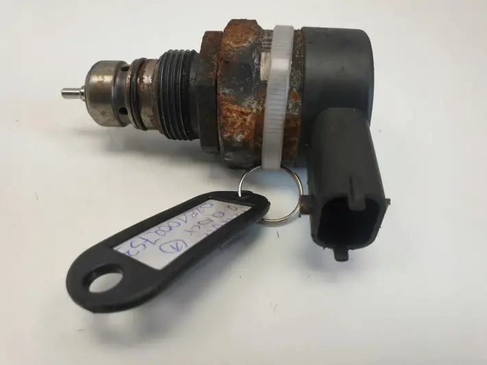 Opel Vivaro 2.0 DCI CZUJNIK PALIWA zawór