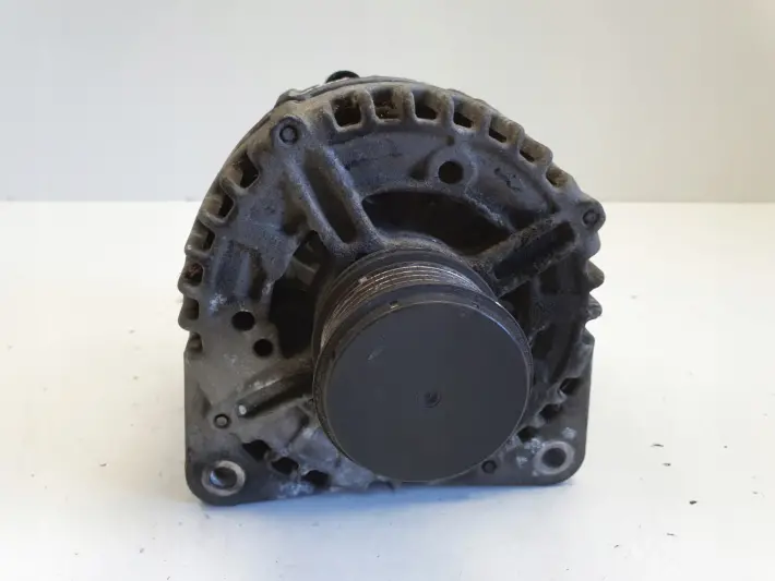 VW Passat B7 1.6 TDI ALTERNATOR 180A bosch 03L903023D