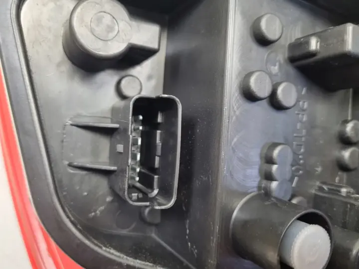 Renault Clio III HB 05-12r TYLNA LAMPA LEWA lewy tył kierowcy 89035086