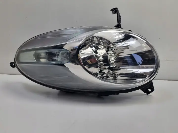 Nissan Micra K12 03-10r PRZEDNIA LAMPA PRAWA PRAWY PRZÓD 26060BG00B