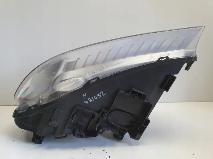 Volvo S80 II V70 III 07-13r PRZEDNIA LAMPA PRAWA prawy przód EURO 31214352