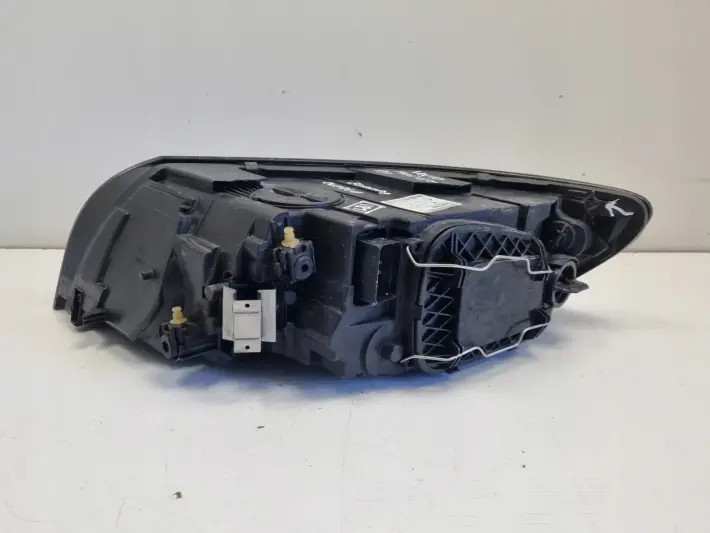 Volvo S40 II V50 LIFT PRZEDNIA LAMPA PRAWA PRAWY PRZÓD europa 31265695