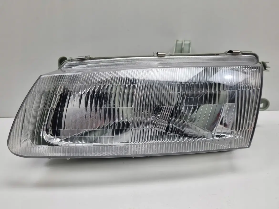 Mazda 323 BA SEDAN 95-98r PRZEDNIA LAMPA LEWA LEWY PRZÓD nowa