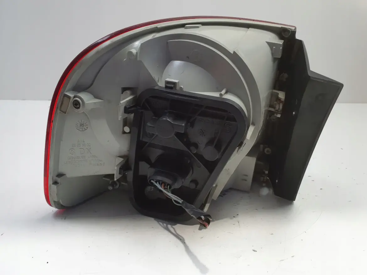 Vw Touareg I 02-06 TYLNA LAMPA PRAWA prawy tył pasażera 28258002