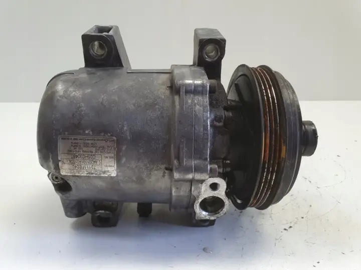 Subaru Impreza II 2.0 i SPRĘŻARKA KLIMATYZACJI 73111FE040