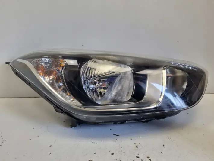 Hyundai i20 PRZEDNIA LAMPA PRAWA prawy przód ANGLIK 92102-1J5