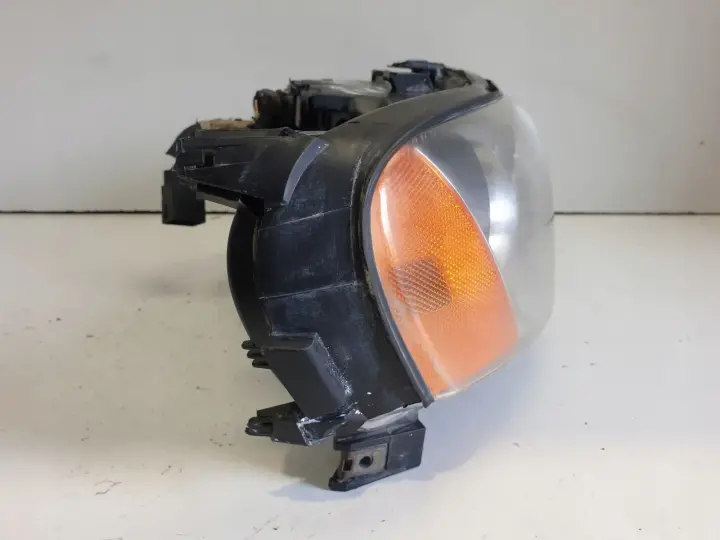 Volvo S60 I V70 II LIFT PRZEDNIA LAMPA PRAWA przód