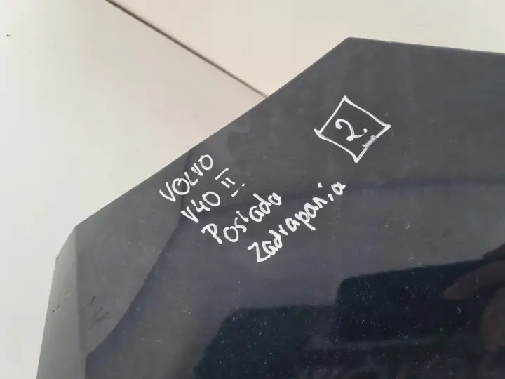 Volvo V40 II 12-16r TYLNY TYLNI ZDERZAK tył PDC 31283756