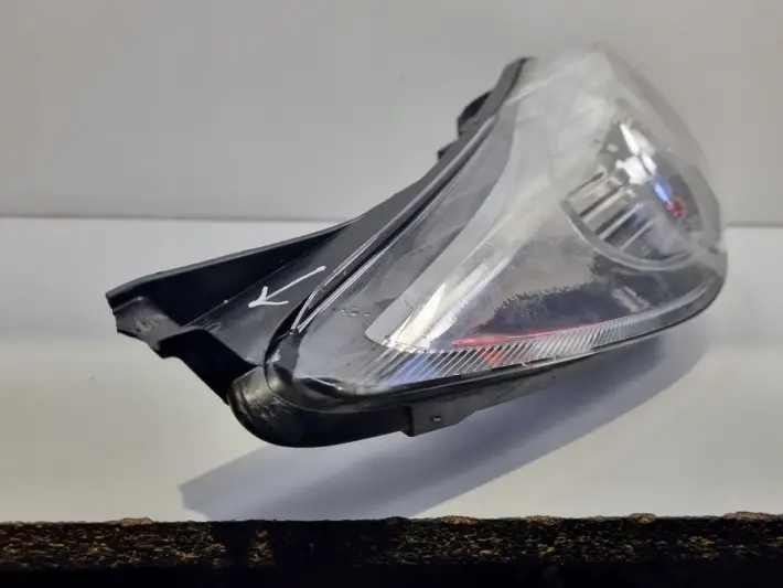 Ford Fiesta MK7 08-17r PRZEDNIA LAMPA PRAWA PRAWY PRZÓD 8A61-13W029-DG