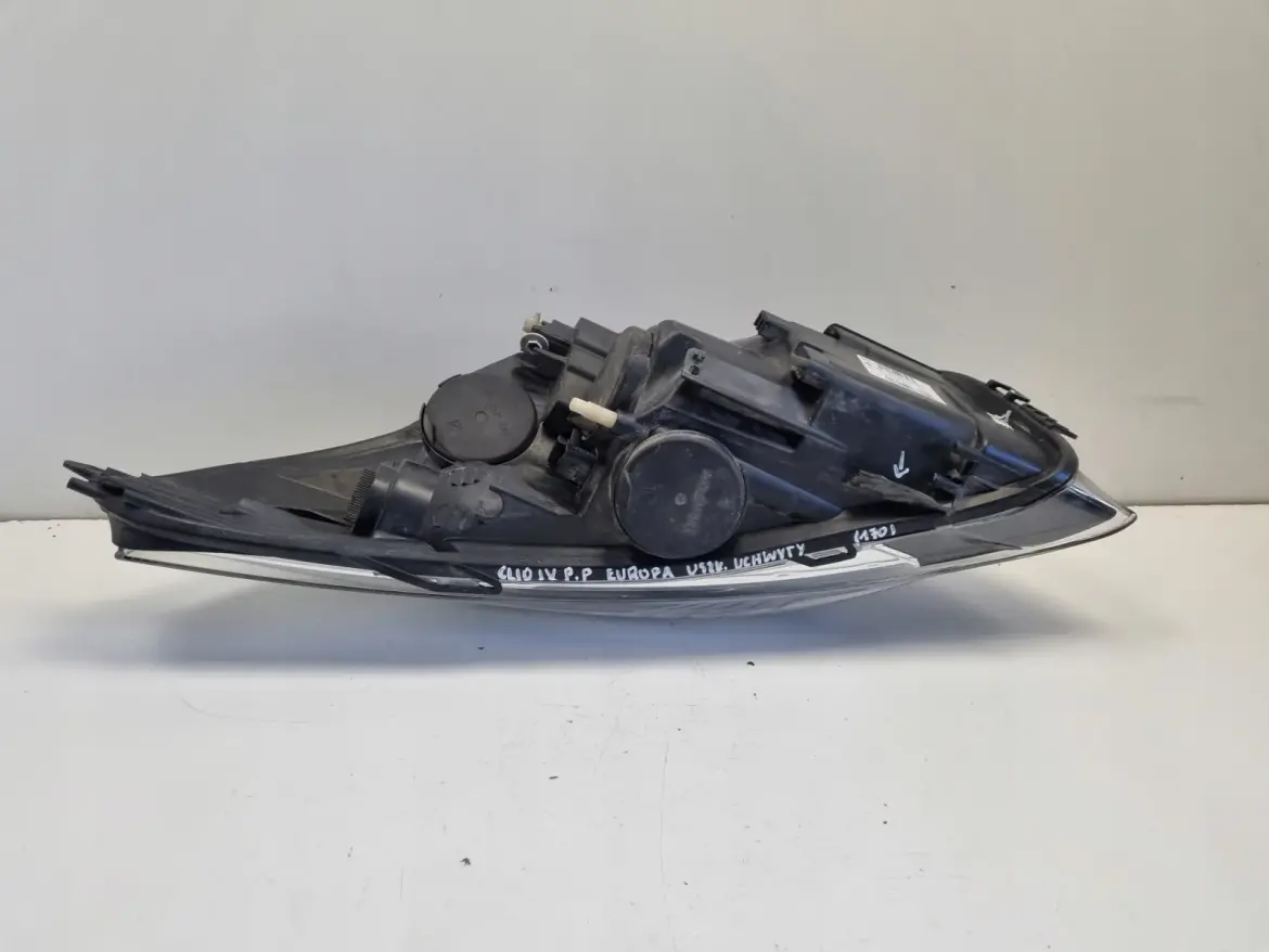 Renault Clio IV 12-16r PRZEDNIA LAMPA PRAWA PRAWY PRZÓD 260102796R